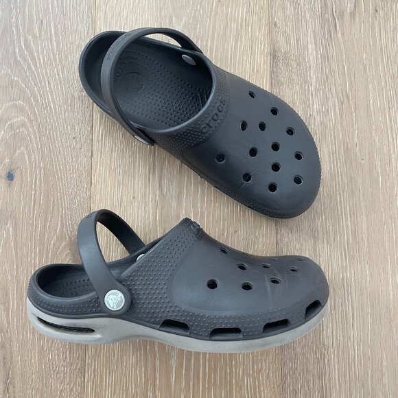 Crocs Shoes Unisex Women 8 Men 6 Classic Clog Dark Chocolate Brown Tan - Picture 1 of 11